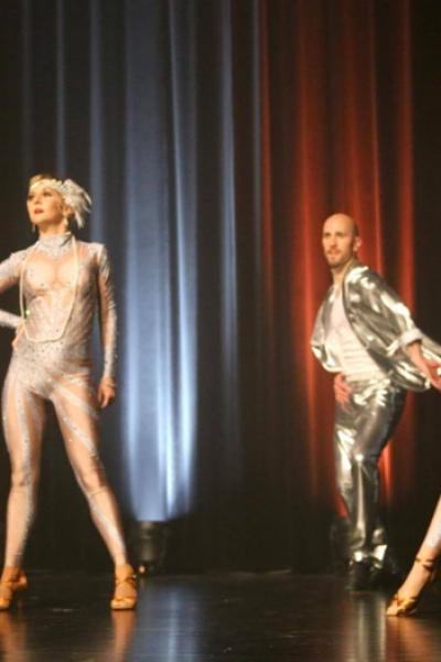 Virevolte et Valse : Découvrez l'Energie des Danses de Salon en Live !