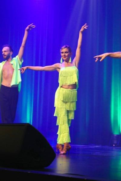 Virevolte et Valse : Découvrez l'Energie des Danses de Salon en Live !